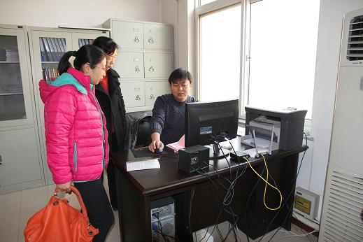 市慈善总会工作人员到沧州市发药点实地观看药品发放操作流程