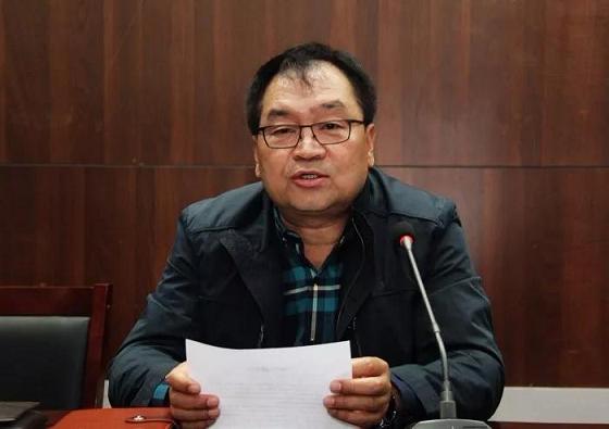 张家口市职教中心学生处处长任宝全在捐赠仪式上讲话