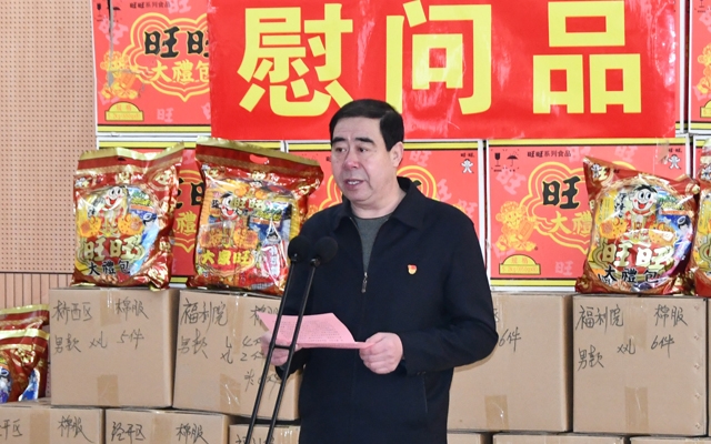 市政协常务副主席褚国儒在“敬老暖心”捐赠仪式上讲话